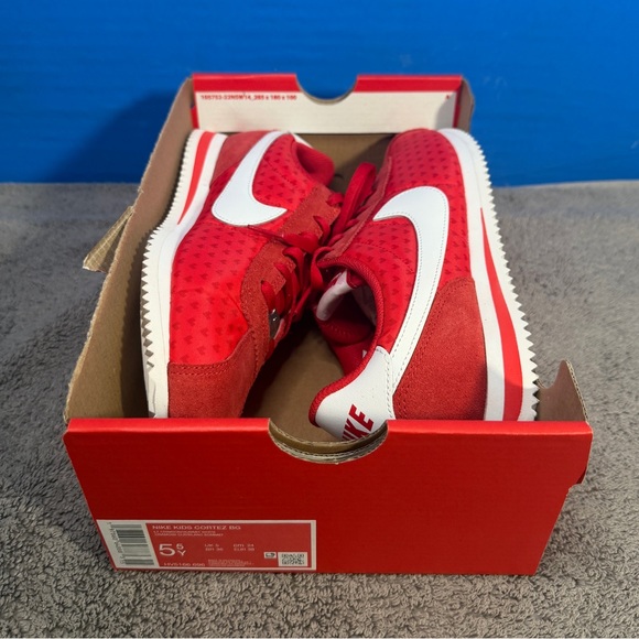 Nike Cortez gs
Valentines
Brand new - Picture 8 of 8